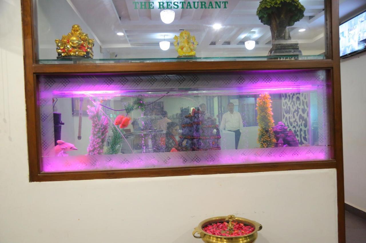 Hotel Raintr33 Hyderabad Exterior photo